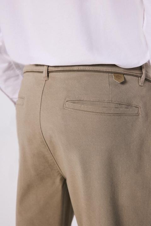 springfield-men-slim-fit-brown-cotton-chinos-trousers-buy_750bd5fc92d7ce43.jpg